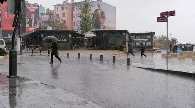 Meteoroloji'den peş peşe uyarılar geliyor! Başkent'i dolu vurdu