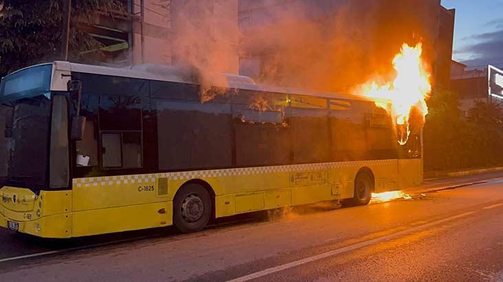 Seyir halindeki İETT otobüsü alev alev yandı