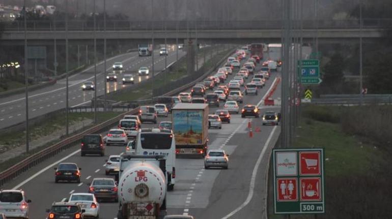 Bolu geçişinde yoğun trafik! Tatilcilerin dönüşü başladı