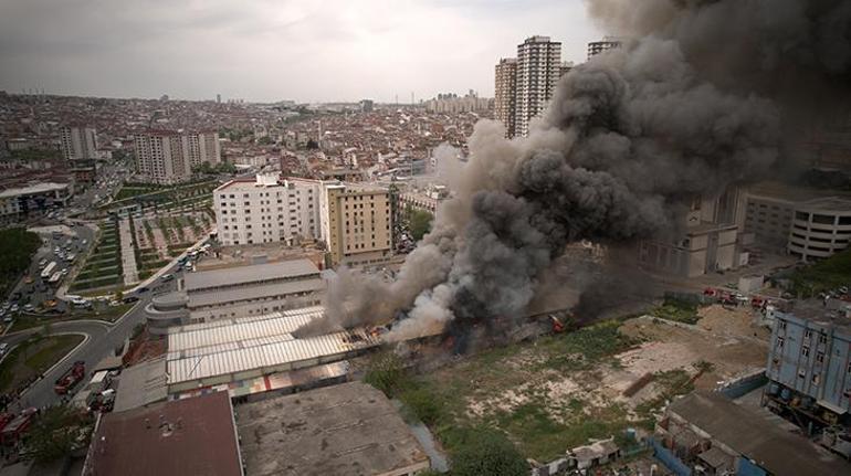 Esenyurt'ta fabrika yangını! Çok sayıda ekip sevk edildi