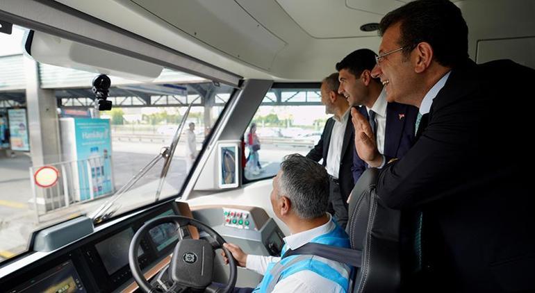 İBB Başkanı Ekrem İmamoğlu elektrikli metrobüsün test sürüşüne katıldı