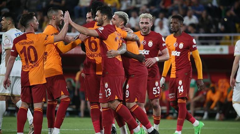 Okan Buruk'tan inanılmaz performans! Galatasaray tarihine geçti