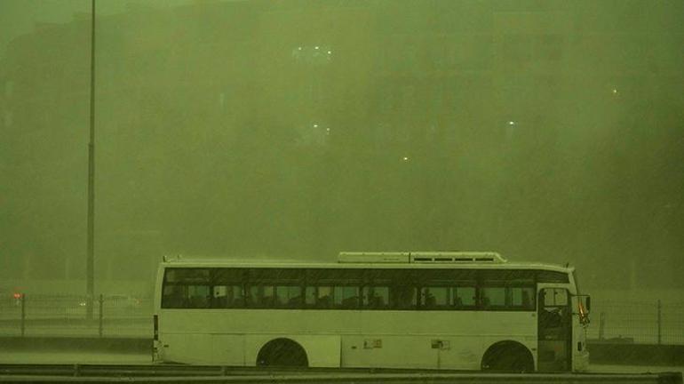 Kıyamet gibi! Gökyüzü yeşile döndü, Dubai'ye felaket saniyeler içinde geldi