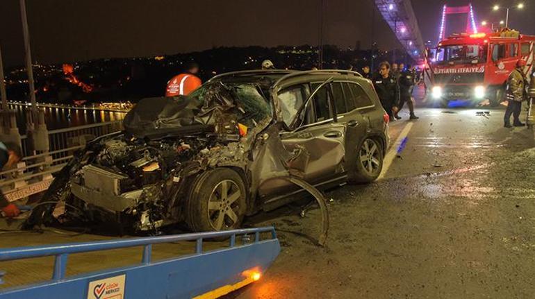 FSM Köprüsü'nde feci kaza! Otomobil ile kamyon çarpıştı