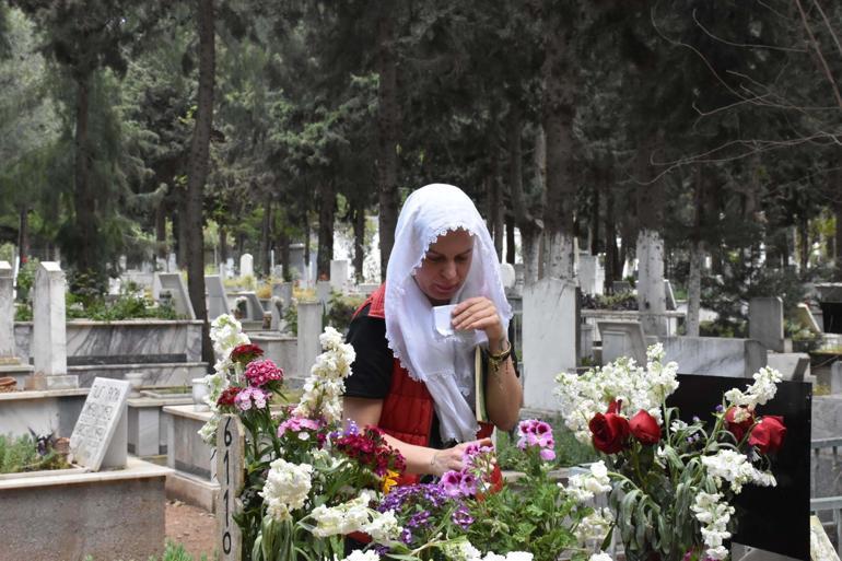 Her sabah mezara gidiyor! 'Oğlumun gözlerine alan inşallah beni bulur'