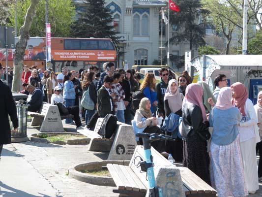 Kadıköy iskelesine akın ettiler! Sıranın ucu bucağı yok