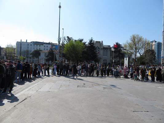 Kadıköy iskelesine akın ettiler! Sıranın ucu bucağı yok