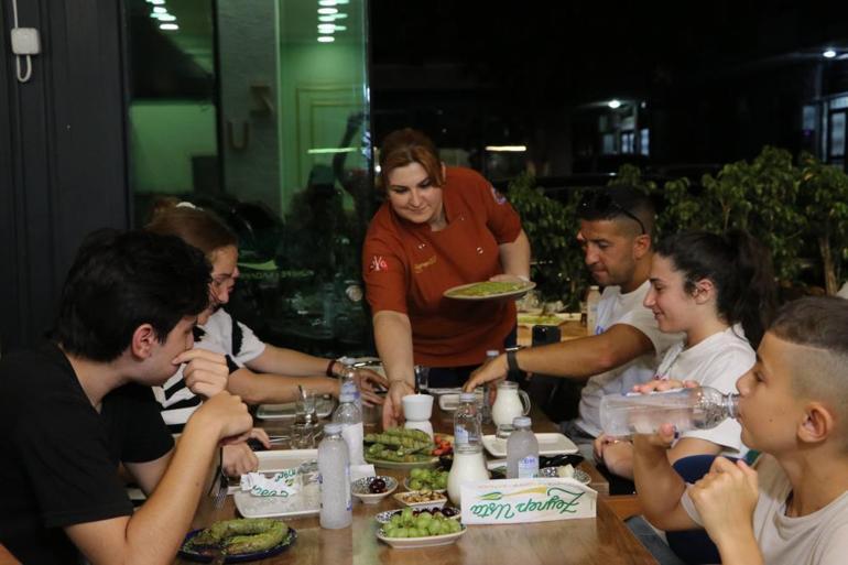 Türkiye’nin ilk kadın künefe ustası... Evinde anne, tezgahta tatlıcı, iş yerinde patron