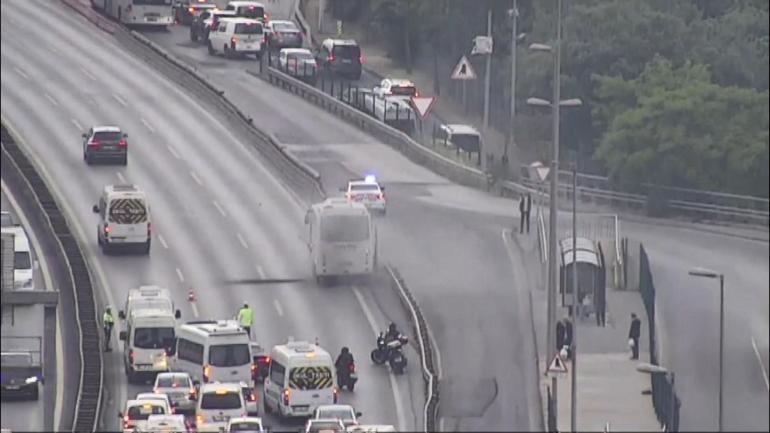 15 Temmuz Şehitler Köprüsü girişinde yangın! Trafik yoğunluğu oluştu