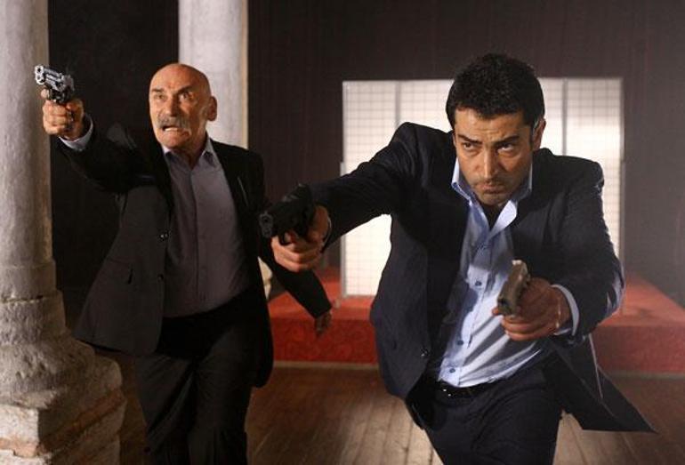 'Ezel' oyuncuları yıllar sonra bir araya geldi! Gözler Cansu Dere'yi aradı