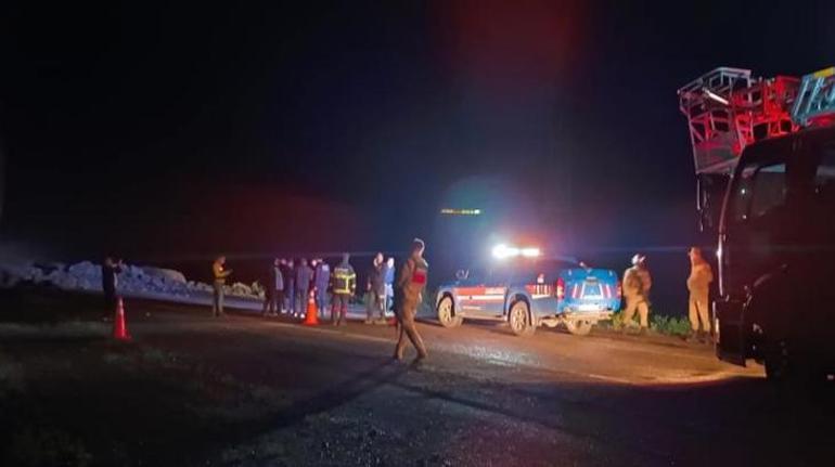 Dev kayalar düştü! Hakkari-Çukurca yolu ulaşıma kapandı