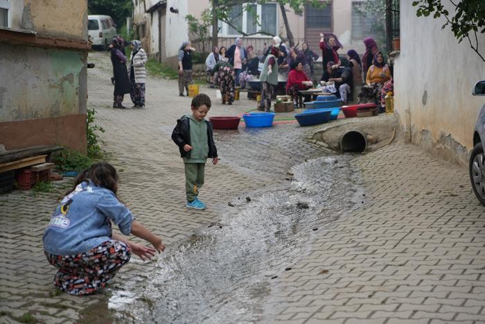 900 yıllık ziyafet! Yılda bir kez hazırlanıyor, 9 kazanda pişiriliyor