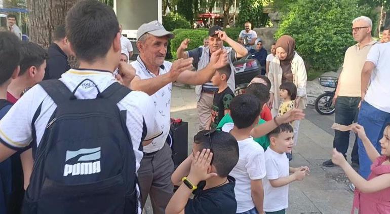 Gören şaşkına döndü! Birkaç dakika içinde cebindeki tüm para ve dolarları dağıttı