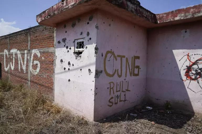 'CJNG' vahşeti! Tüyler ürperten infaz: Videoya çekip, tehdit notuyla gözdağı verdiler