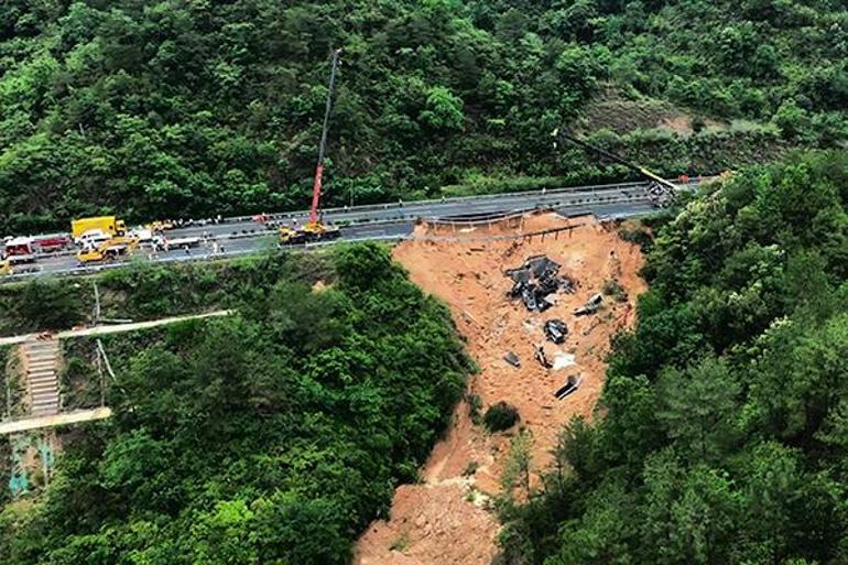 Çin'de felaket! Araçlar kömüre döndü, ölü sayısı 48'e çıktı