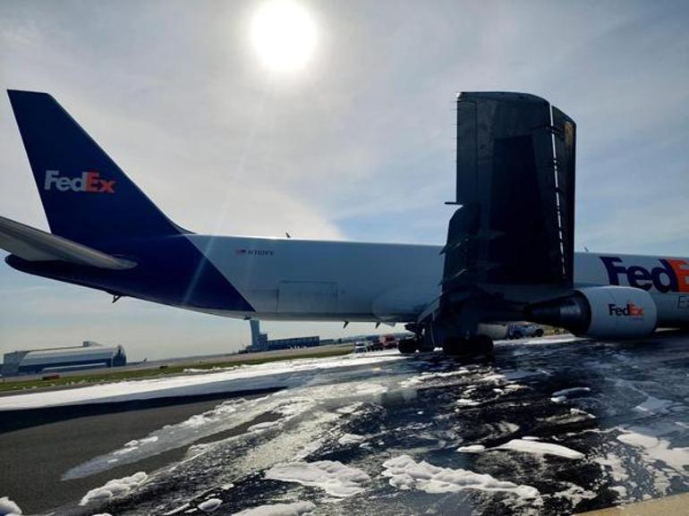 Son dakika... İstanbul Havalimanı'nda kargo uçağı gövdesi üzerine iniş yaptı